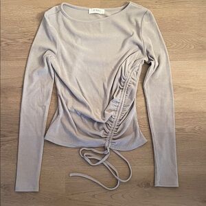 Chic Long Sleeve Gathered Top in Light Gray